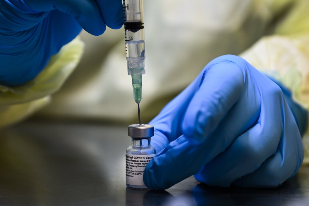 EpochTimesCan's tweet card. Ottawa Will ‘Try’ to Fix Vaccine Injury Support Program: Health Minister