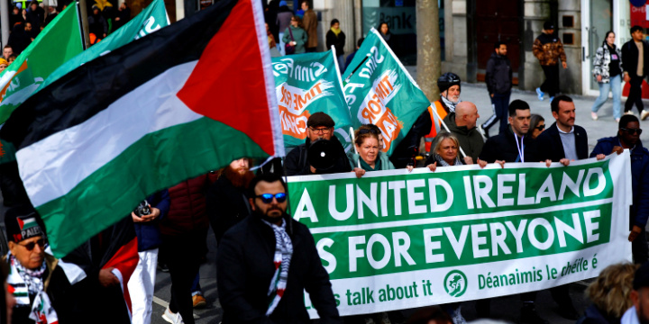Howard_Lovy's tweet card. A Jewish man was physically assaulted on a Dublin city bus last week as the attacker hurled antisemitic slurs —…