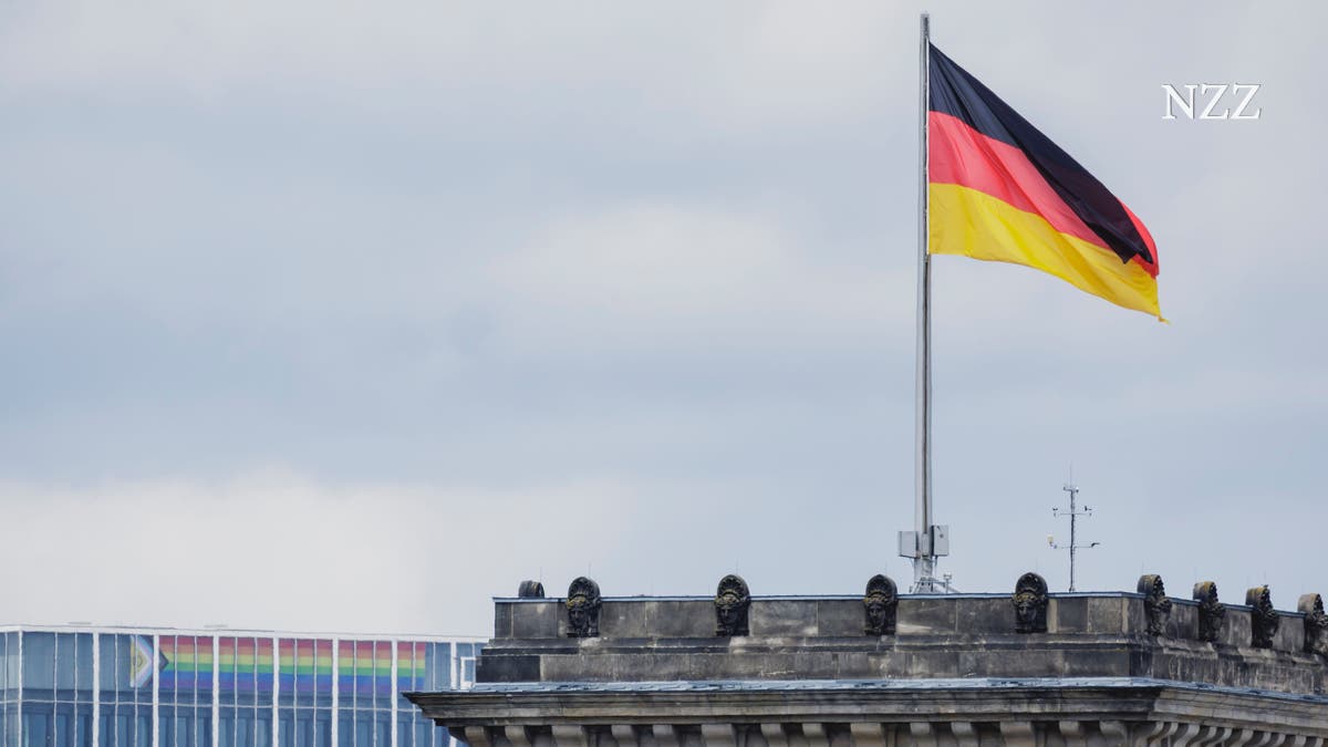 _freidel's tweet card. Westliche Demokratien fürchten ihre Delegitimierung durch Populisten. So erliegen sie der Versuchung, sich im Meinungskampf auf eine Seite zu schlagen.