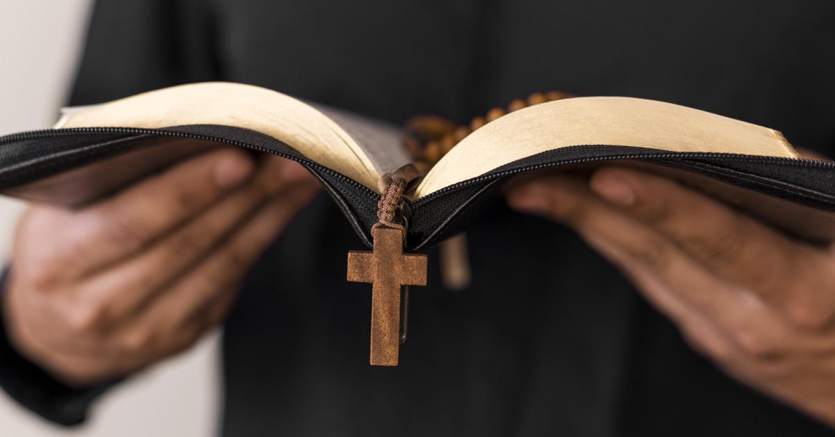satguy01's tweet card. The report accuses the bureau of creating a "manufactured narrative to insert federal law-enforcement agents into places of worship," and accuses the FBI of spying on a priest after he refused to...