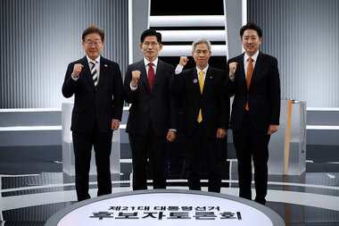 gimyejin's tweet card. Despite taking the lead in pro-democracy protests this winter, South Korean women are struggling to gain political power and gender equality.