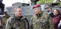 _LarsPetersen's tweet card. Die Bundeswehr wurde von den am Dienstag verkündeten Personalentscheidungen an der Spitze überrascht. Doch Pistorius plant nach WELT-Recherchen offenbar noch weitere deutliche Veränderungen. Wir...
