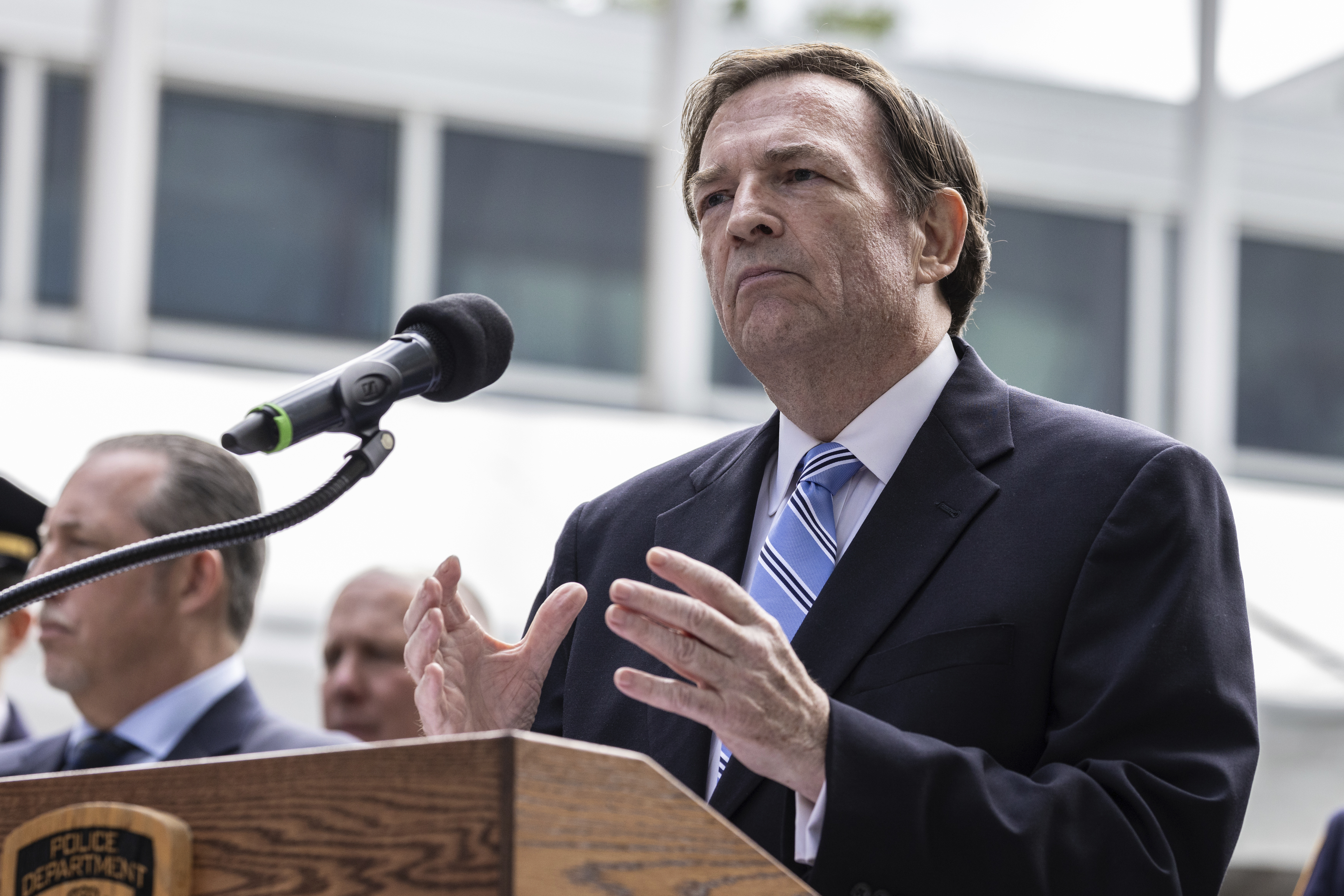 joeanuta's tweet card. Tom Donlon, who briefly led the country’s largest police force in 2024, is calling for a federal takeover of the department