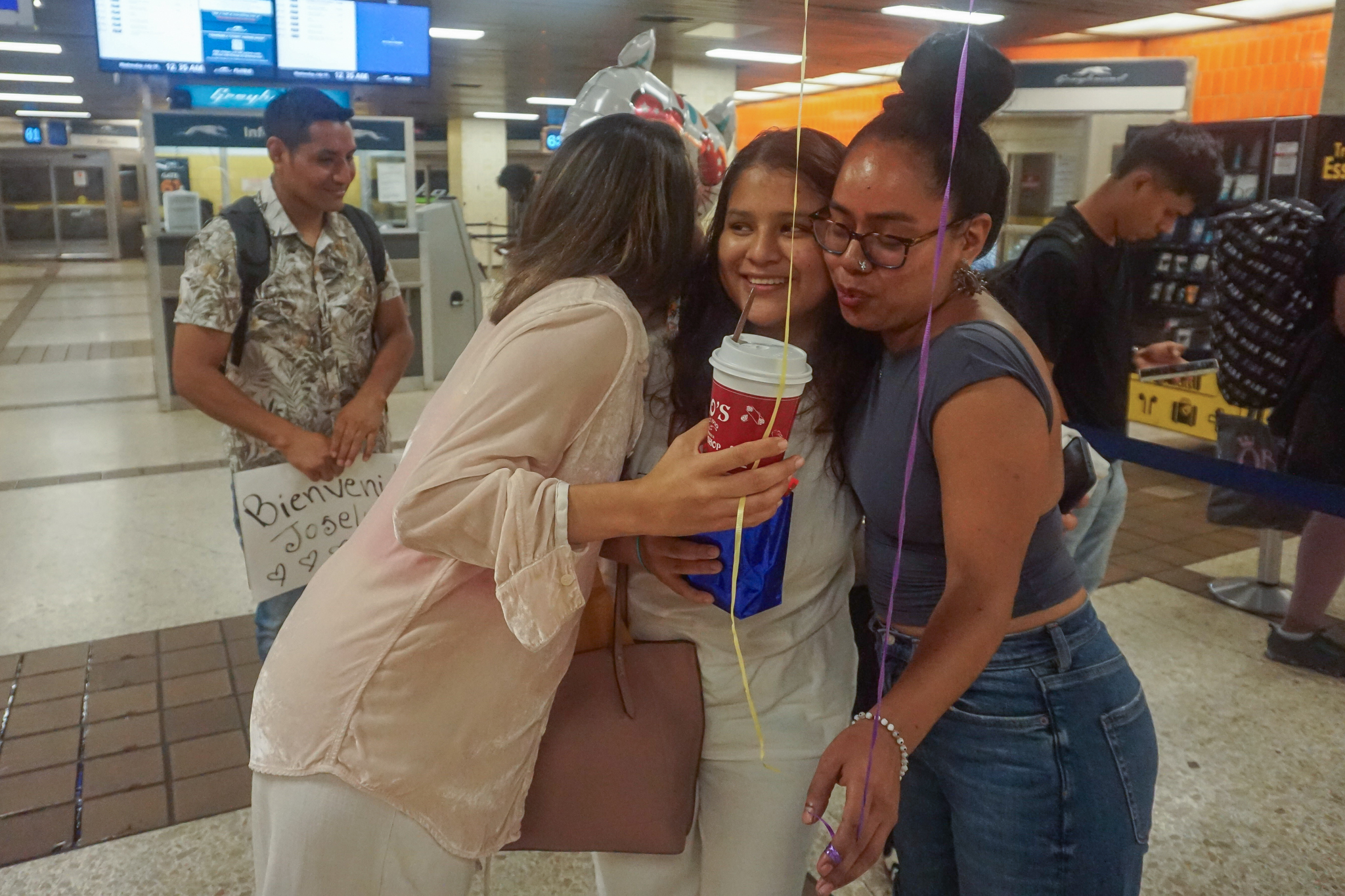 clauirizarry's tweet card. Joselyn Chipantiza-Sisalema, 20, arrived at the Port Authority bus terminal early Wednesday morning after a federal judge ordered her release from ICE custody.