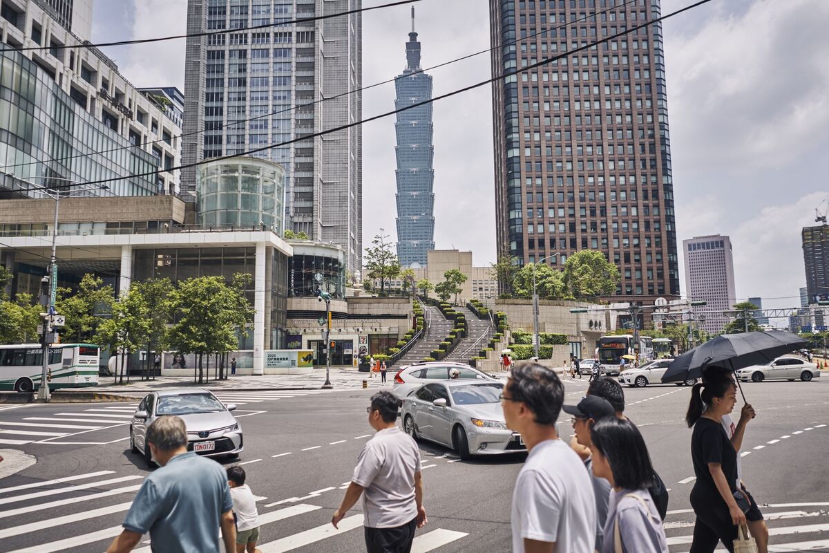 malingha's tweet card. For decades, Taiwan’s life insurance companies boasted of above-average returns from their heavy investment in US bonds. That reliance is now a major risk threatening more than $700 billion of assets.