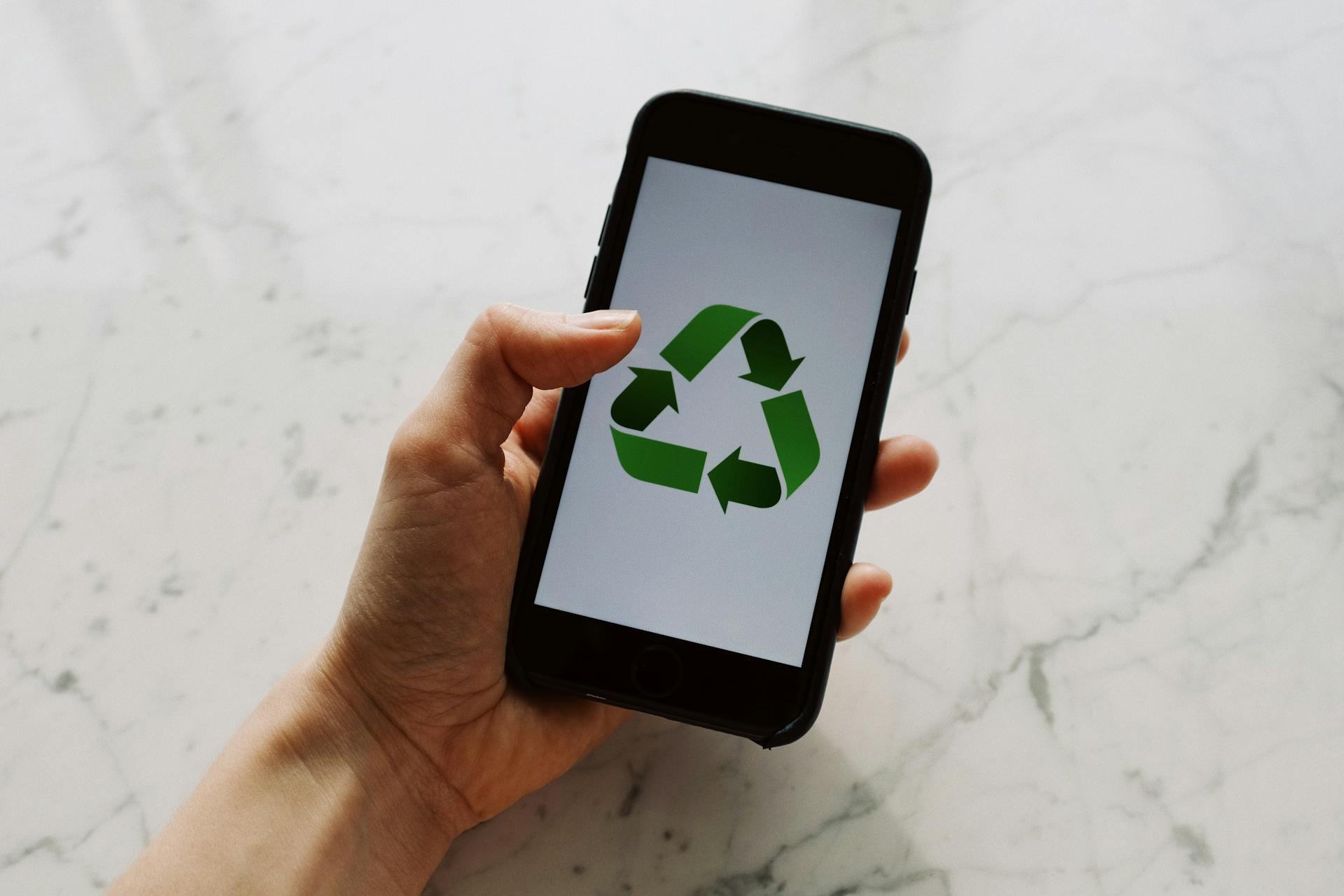 Bruegel_org's tweet card. Why moving to a circular economy is essential in the fight against climate change