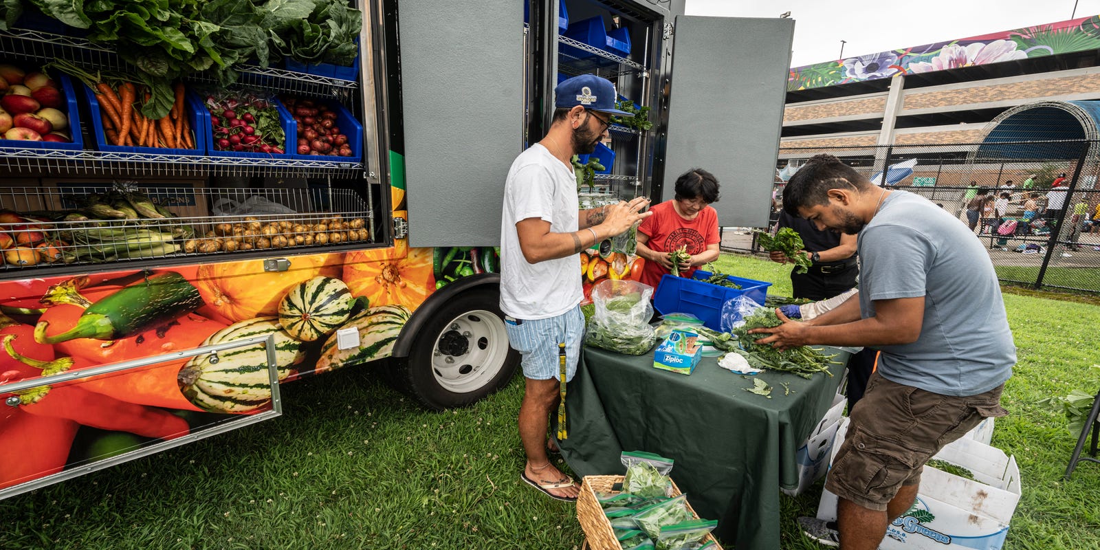 NYSenDems's tweet card. The Lincoln Park Conservancy's new Mobile Vegetable Market aims to address food insecurity by providing free, locally grown produce to the community.