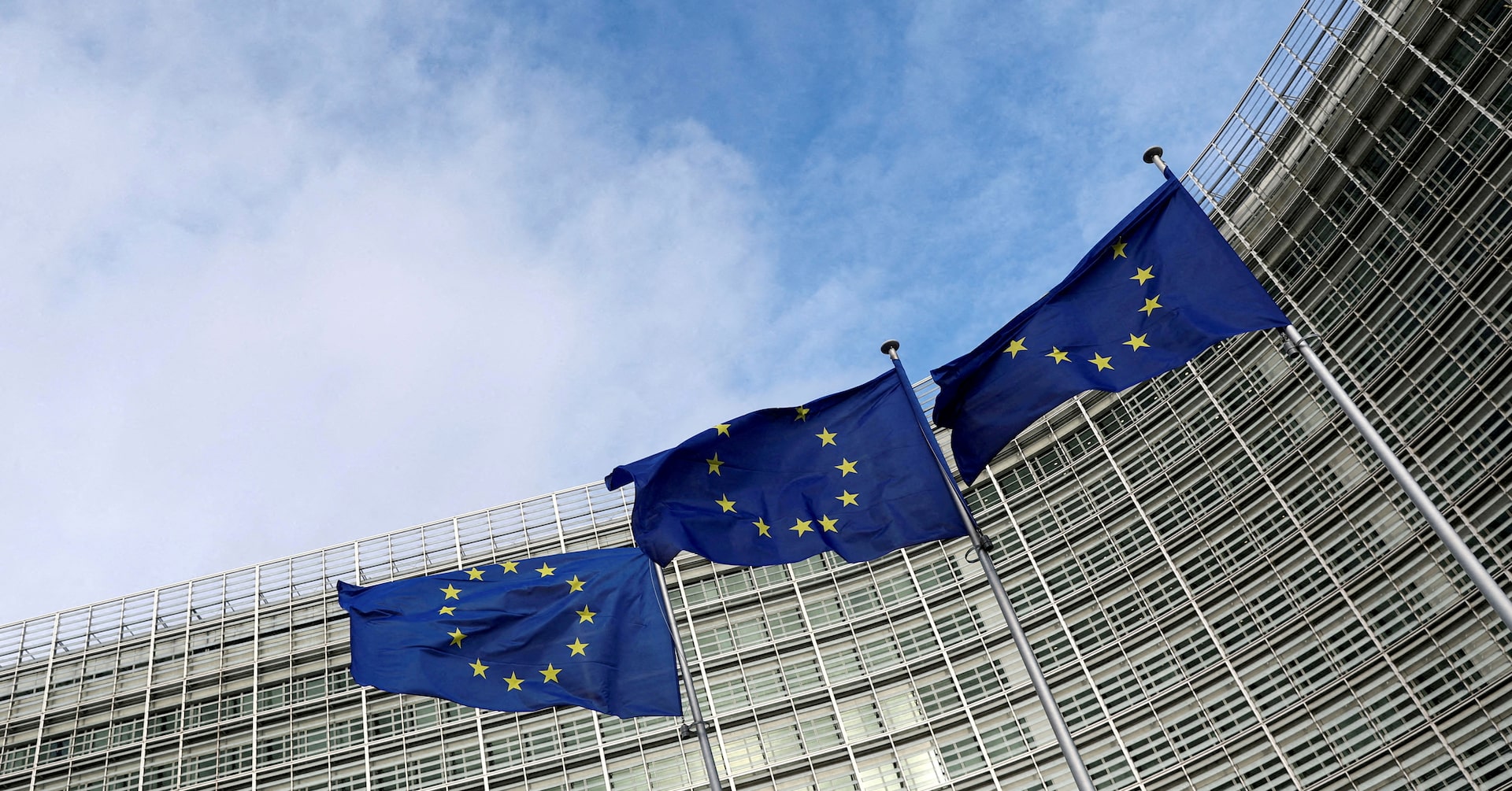 KateAbnett's tweet card. The European Commission on Wednesday proposed an EU climate target for 2040 that for the first time will allow countries to use carbon credits from developing nations to meet a limited share of their...