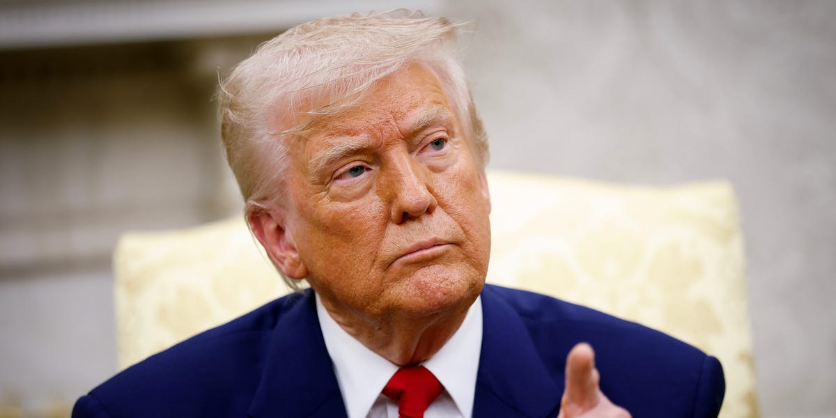 ATecotzky's tweet card. Donald Trump's "The Art of the Deal" gave me some valuable insights on his tactics, like ignoring "number-crunchers" and aiming as high as possible.