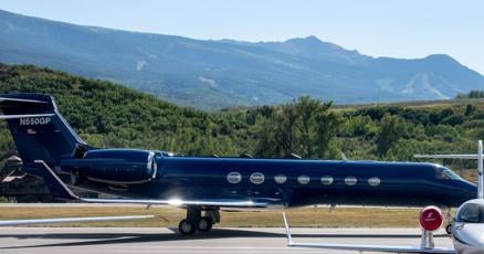 Msdesignerlady's tweet card. Campaign says it had no knowledge jet was formerly owned by Epstein
