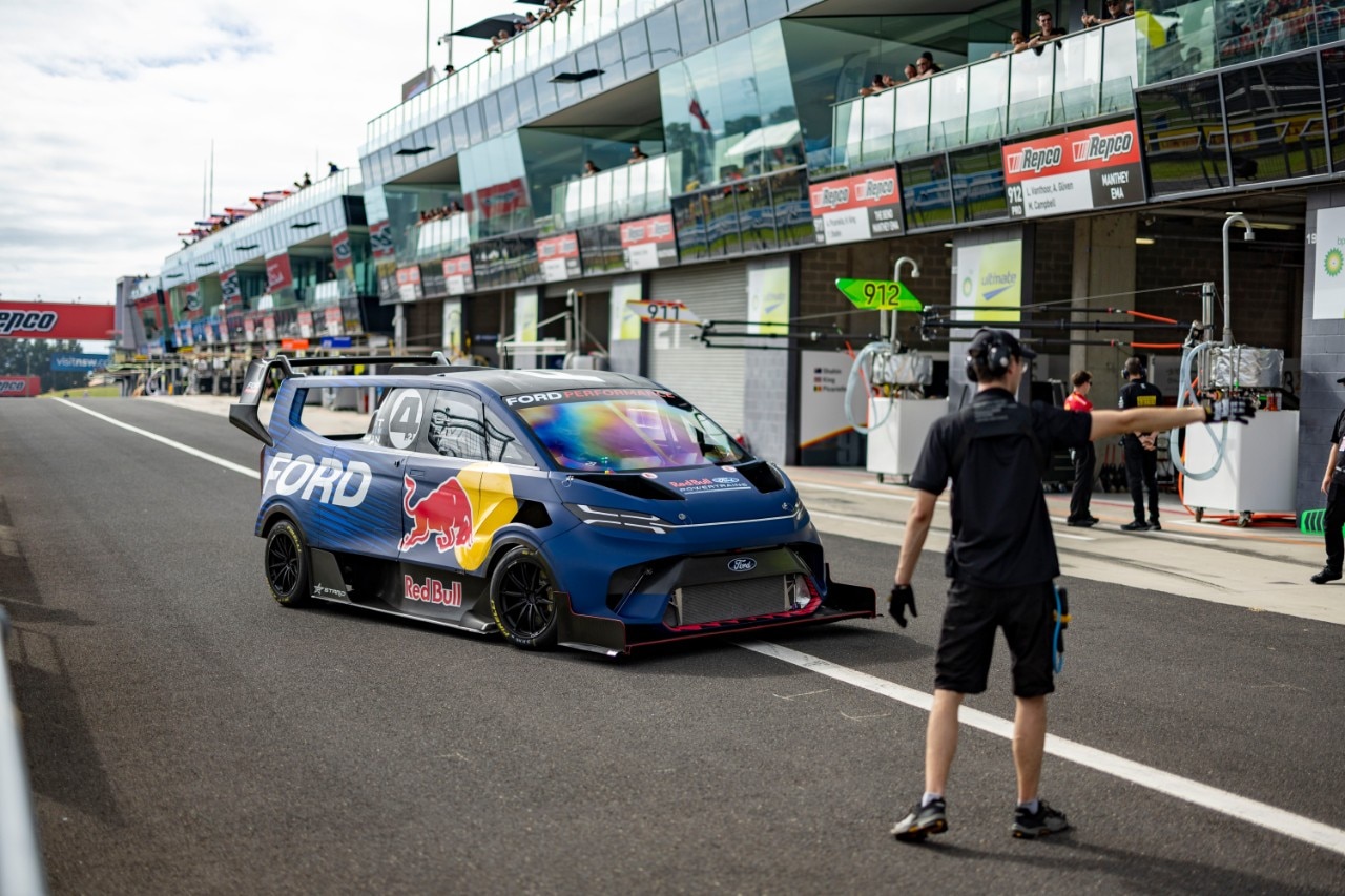 jimfarley98's tweet card. Why Ford Goes Racing