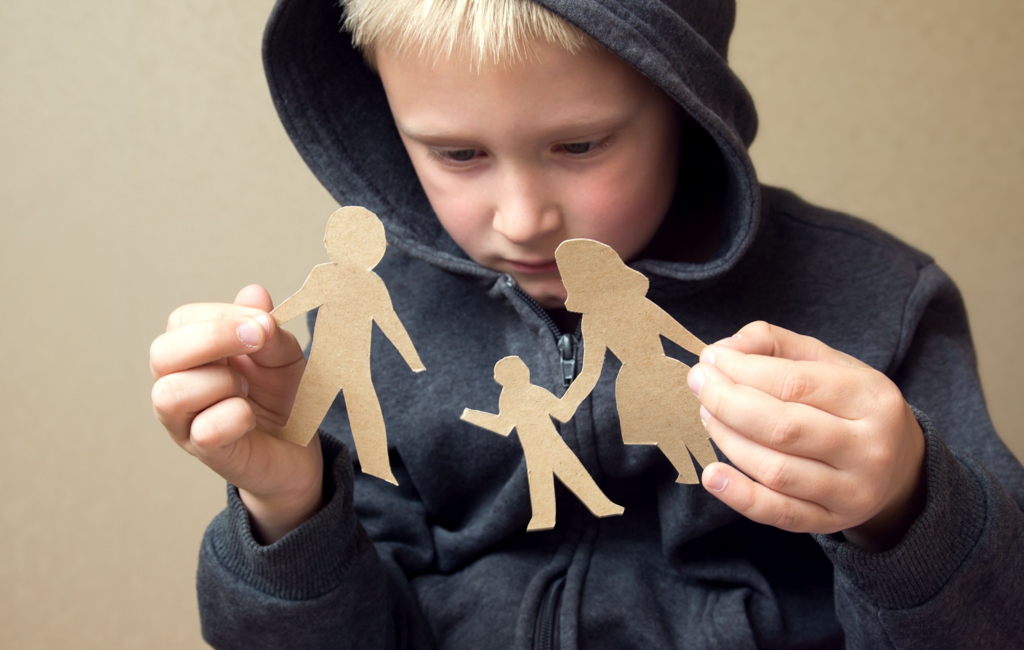 PeterPashute's tweet card. Even controlling for children within the same families, the long-term economic impact of parental divorce remain stark.