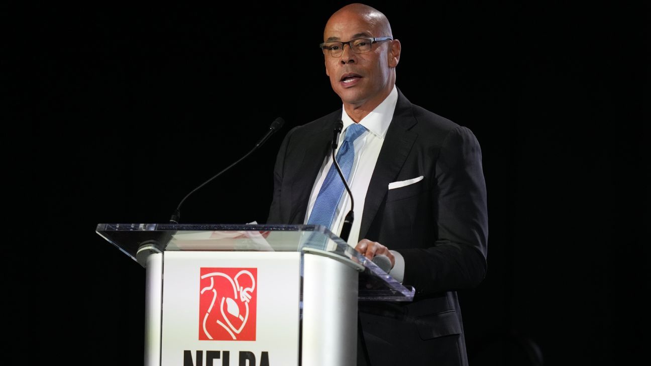 DVNJr's tweet card. Lloyd Howell Jr. has resigned as executive director of the NFL Players Association, citing distractions his leadership has caused in recent weeks.