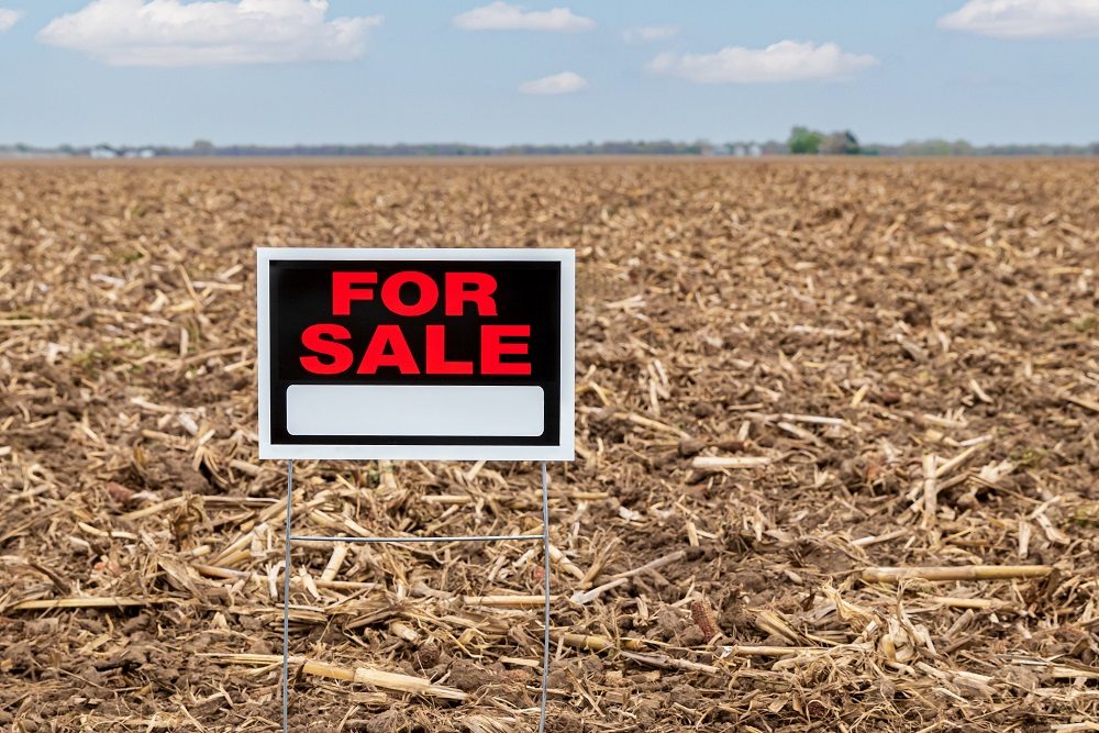 hoosieragtoday's tweet card.   Farm bankruptcy filings are rising in 2025, a sign that agriculture is facing the same high financial pressures it saw pre-pandemic, said Ryan Loy, extension economist for the University of...