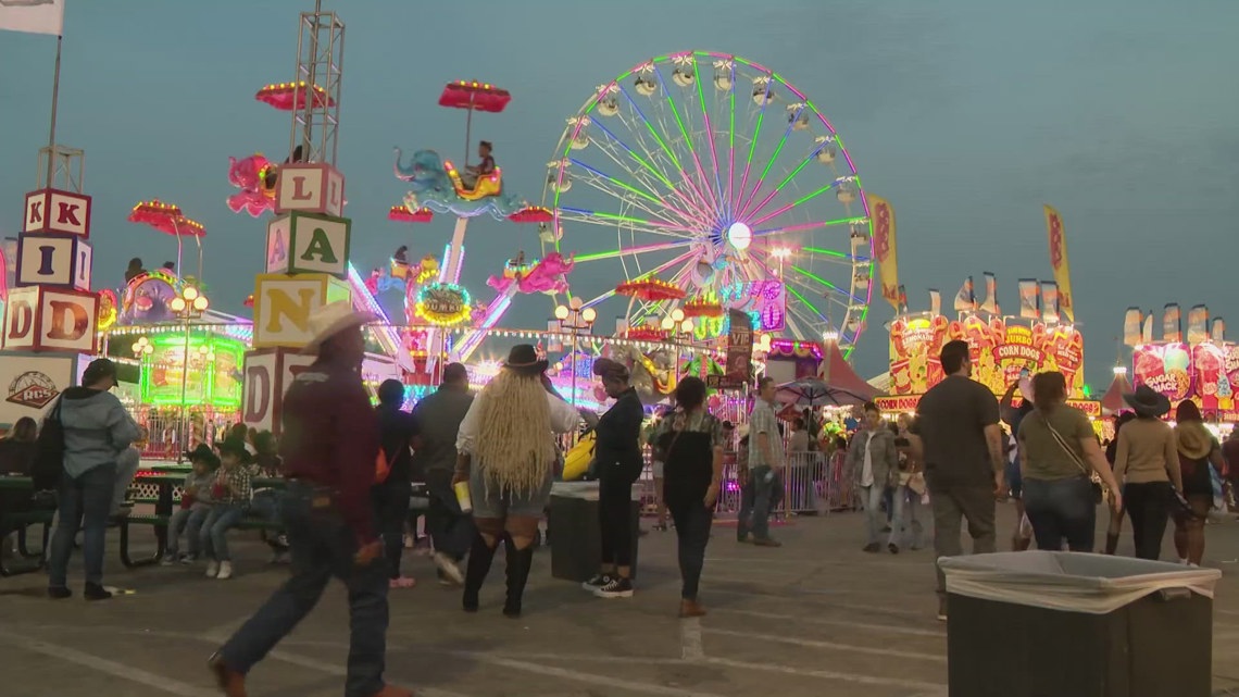KHOU's tweet card. The Houston Livestock Show and Rodeo wins the ACM Best Fair and Rodeo Award for the third time.