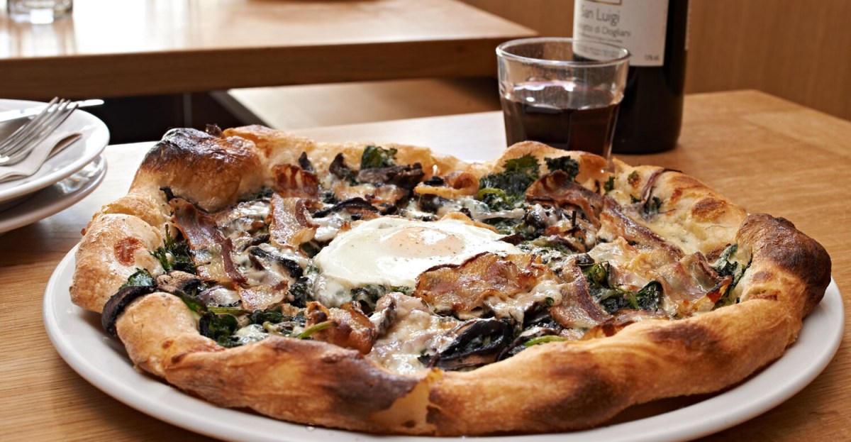 eatersf's tweet card. Through thick and thin, there’s nothing like a piping hot pie.