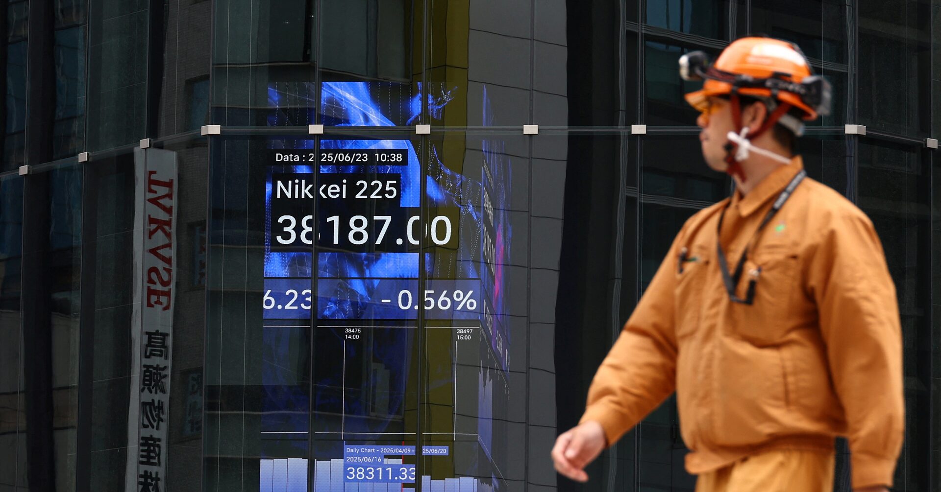 ReutersAfrica's tweet card. Japanese shares led an Asian share market rally on Wednesday after U.S. President Donald Trump announced a trade deal with Japan and fuelled hopes of more to come, offsetting mixed U.S. earnings that...