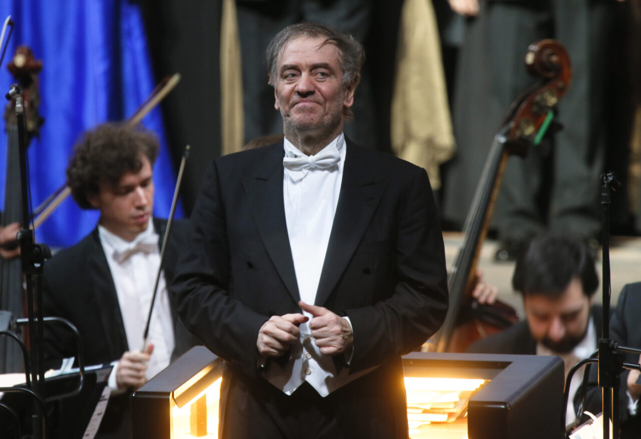 maxcoccia's tweet card. Impedire al direttore d’orchestra russo di partecipare come ospite a un evento finanziato dalla Regione Campania non è una questione artistica, ma politica: significa limitare la strategia di...