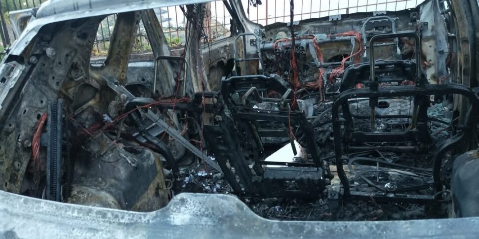 NickWhithorn's tweet card. Un incendio ha distrutto la scorsa notte l’automobile di Eugenio Madeo, sindaco di San Nicola Arcella, nel Cosentino . La vettura era parcheggiata nei pressi dell’abitazione...