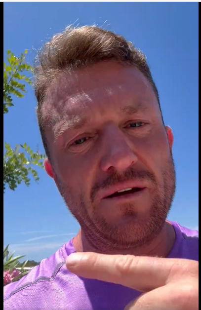 Searchlight_mag's tweet card. Tommy Robinson in Portugal Tommy Robinson's supporters need to get their wallets out. There's almost certainly another appeal for funds on its way ...