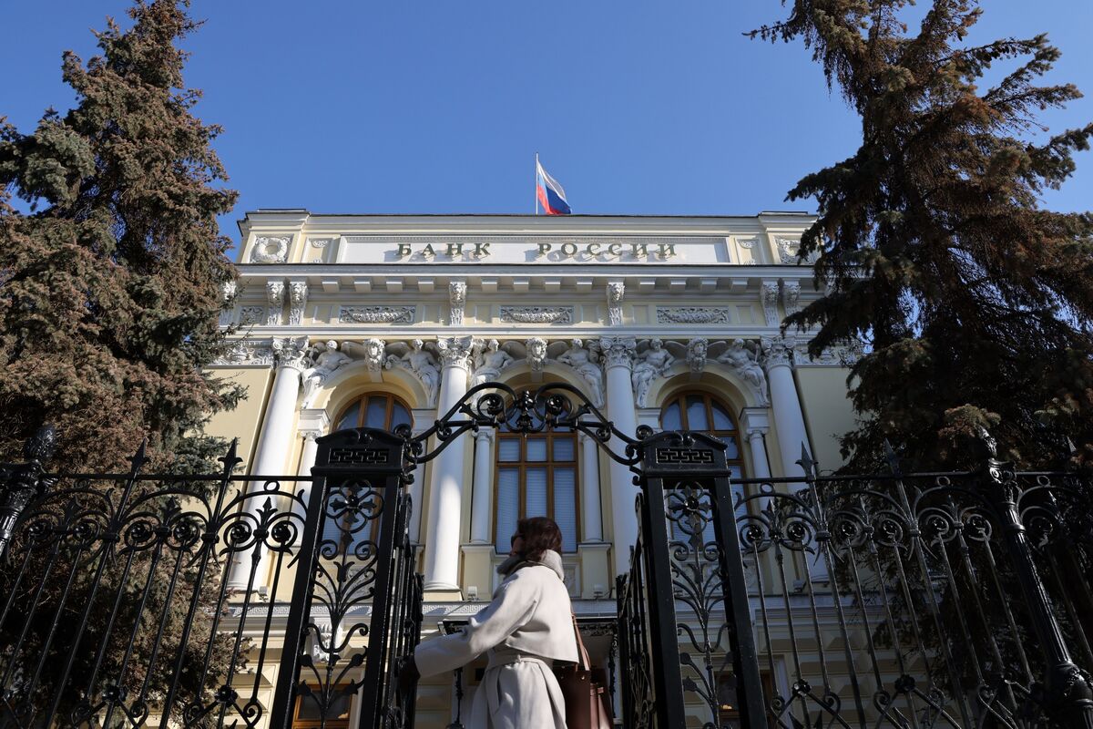 evgen1232007's tweet card. Top executives at some of Russia’s biggest banks have privately discussed seeking a state-funded bailout if the level of bad loans on their books continues to worsen over the next year.