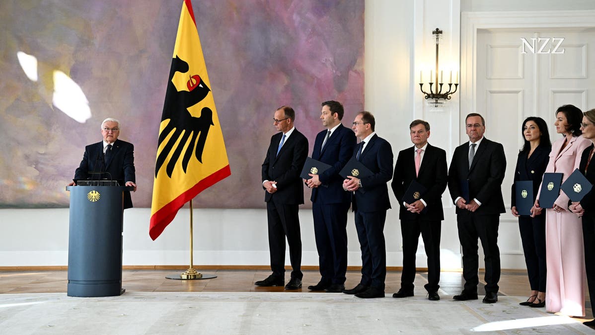 _freidel's tweet card. Schon am ersten Tag drohte die Koalition in Deutschland an inneren Widersprüchen zu scheitern. Politiker aller Couleur sahen den nahenden Untergang der Republik. Das ist Unfug.