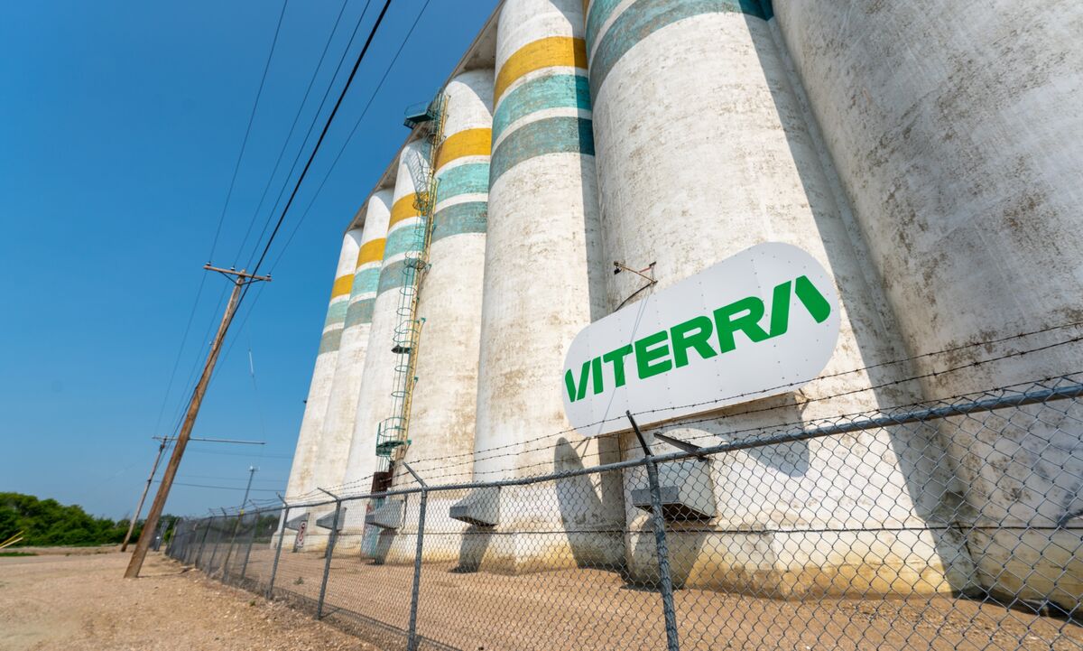 isiscarol14's tweet card. Agricultural trader Bunge Global SA is close to receiving a decision from Chinese antitrust authorities on its $8.2 billion purchase of Glencore Plc-backed Viterra, according to people familiar with...