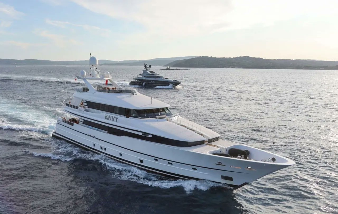 TeamZanobay's tweet card. Price in Euros: €6,500,000.00 A 2020 refit has left ENVY in like-new condition, with a refreshed contemporary interior. A pedigree yacht from prestigious build
