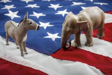 NavigatorSurvey's tweet card. Polling report on the latest perceptions of President Trump and Congressional Democrats and Republicans in the House Battleground.