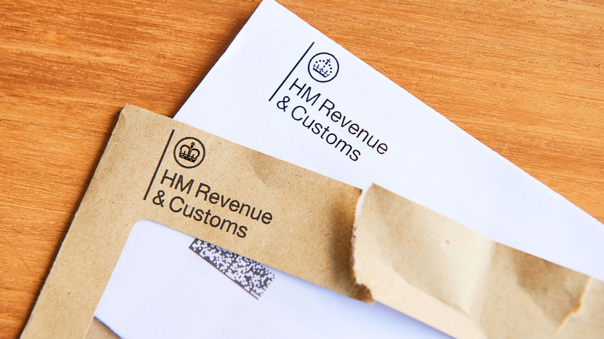 GetSafeOnline's tweet card. The Romanian nationals are accused of having used stolen data to make fraudulent claims