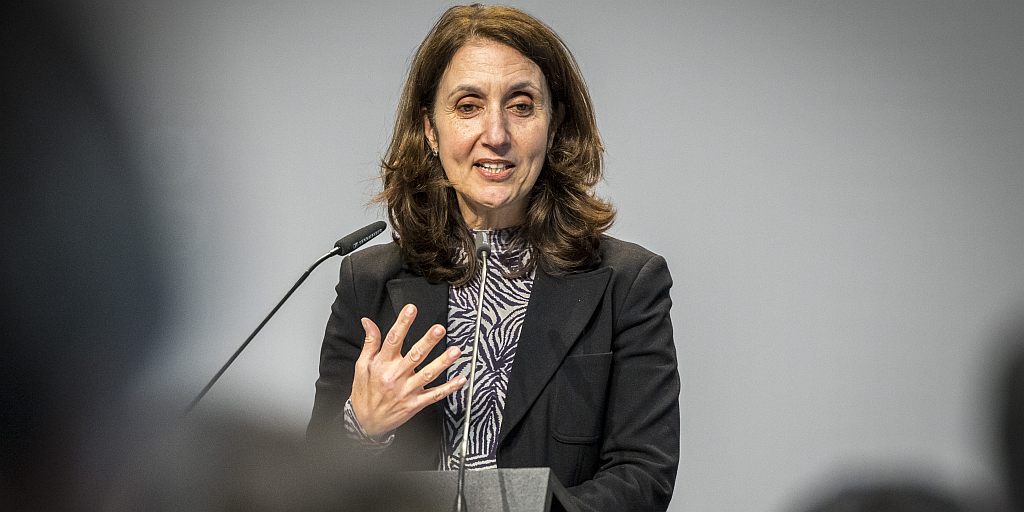 FrankSchnorren4's tweet card. ... dass die Deutsch-Türkin Özoğuz als Sympathisantin der Islamisten auffällt. Jetzt setzt die Vizepräsidentin des Bundestage den Zionismus, das Recht auf die Existenz Israels, gleich mit der...