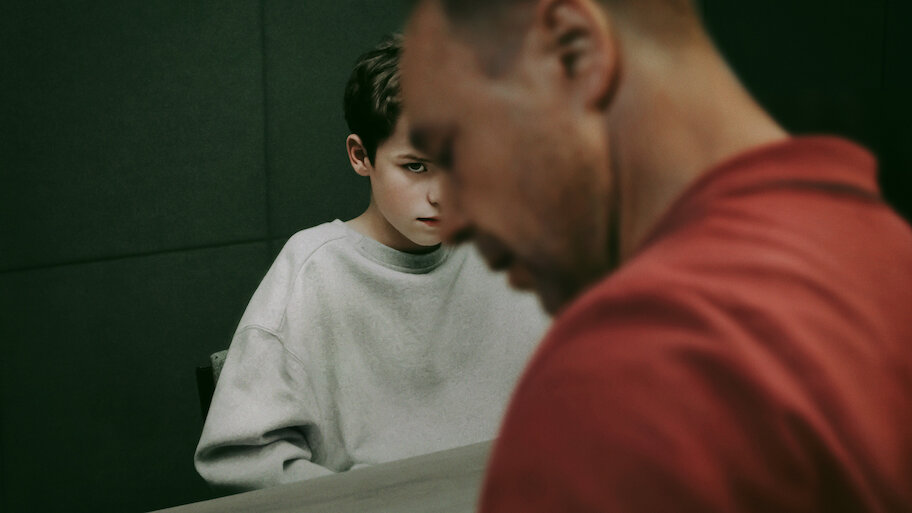 schuetz_marcel's tweet card. Als ein 13-Jähriger des Mordes an einer Mitschülerin verdächtigt wird, wollen seine Familie, seine Psychologin und der leitende Ermittler herausfinden, was passiert ist.