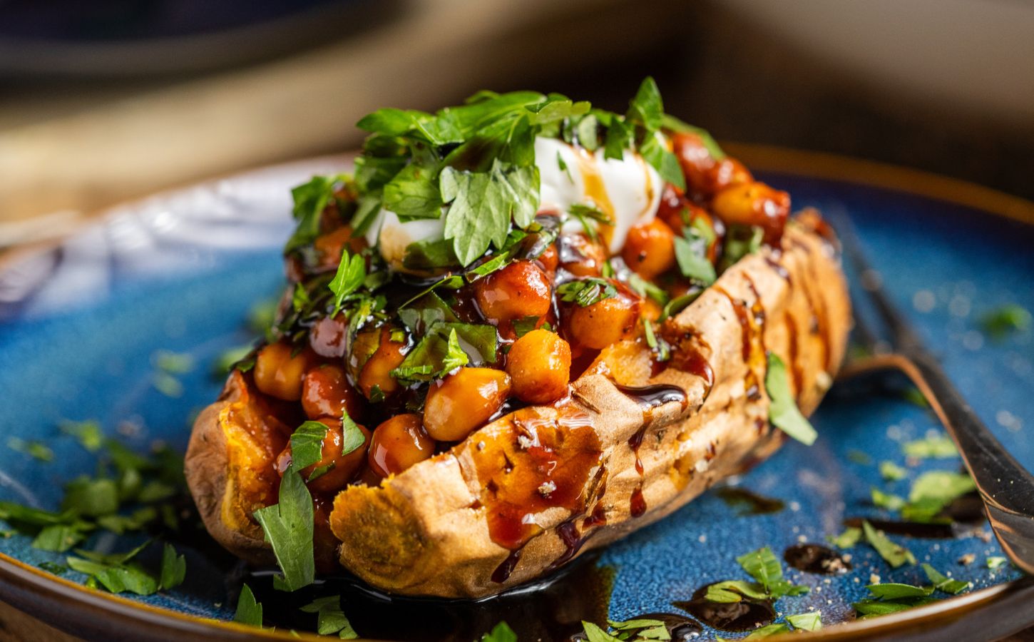 PlantBasedNews's tweet card. Here are 11 vegan dinners where chickpeas are the star of the show. From soups to curries and baked sweet potatoes, nothing is off limits.