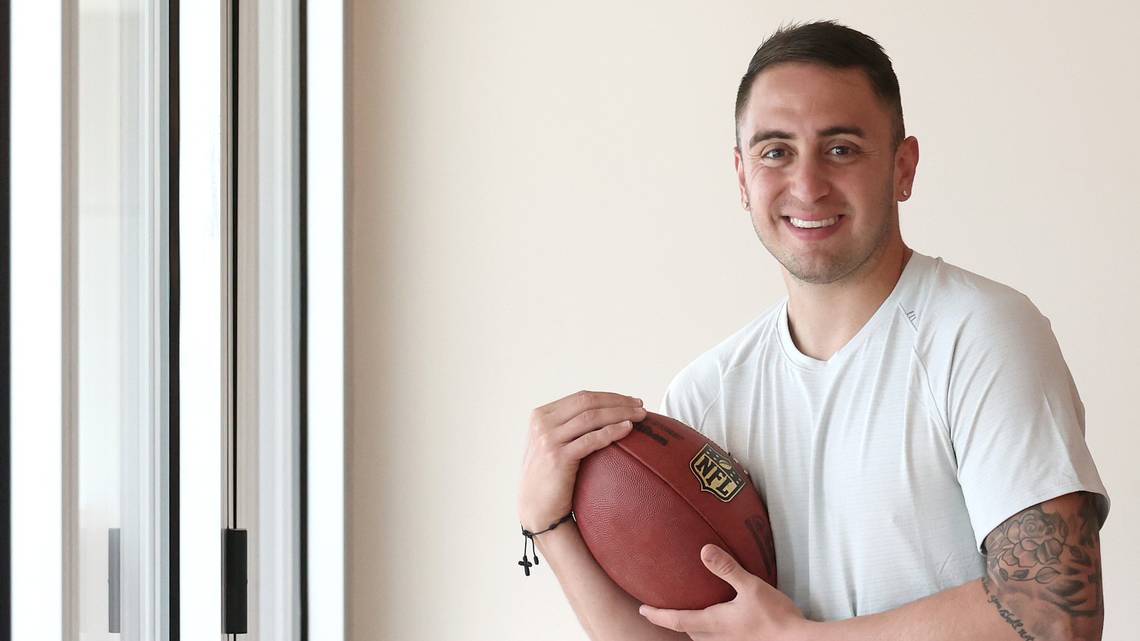 alexzietlow05's tweet card. “His mom is from Nicaragua. His dad is from Cuba. And this kid is kicking in the NFL. Why can’t I?”