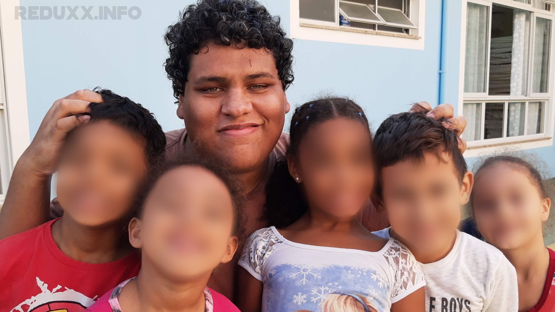ReduxxMag's tweet card. An assistant early childhood educator in Florianópolis, Brazil, has been taken into custody after multiple children alleged that he sexually abused them. Allec Sander de Oliveira Ribeiro, 34, worked...