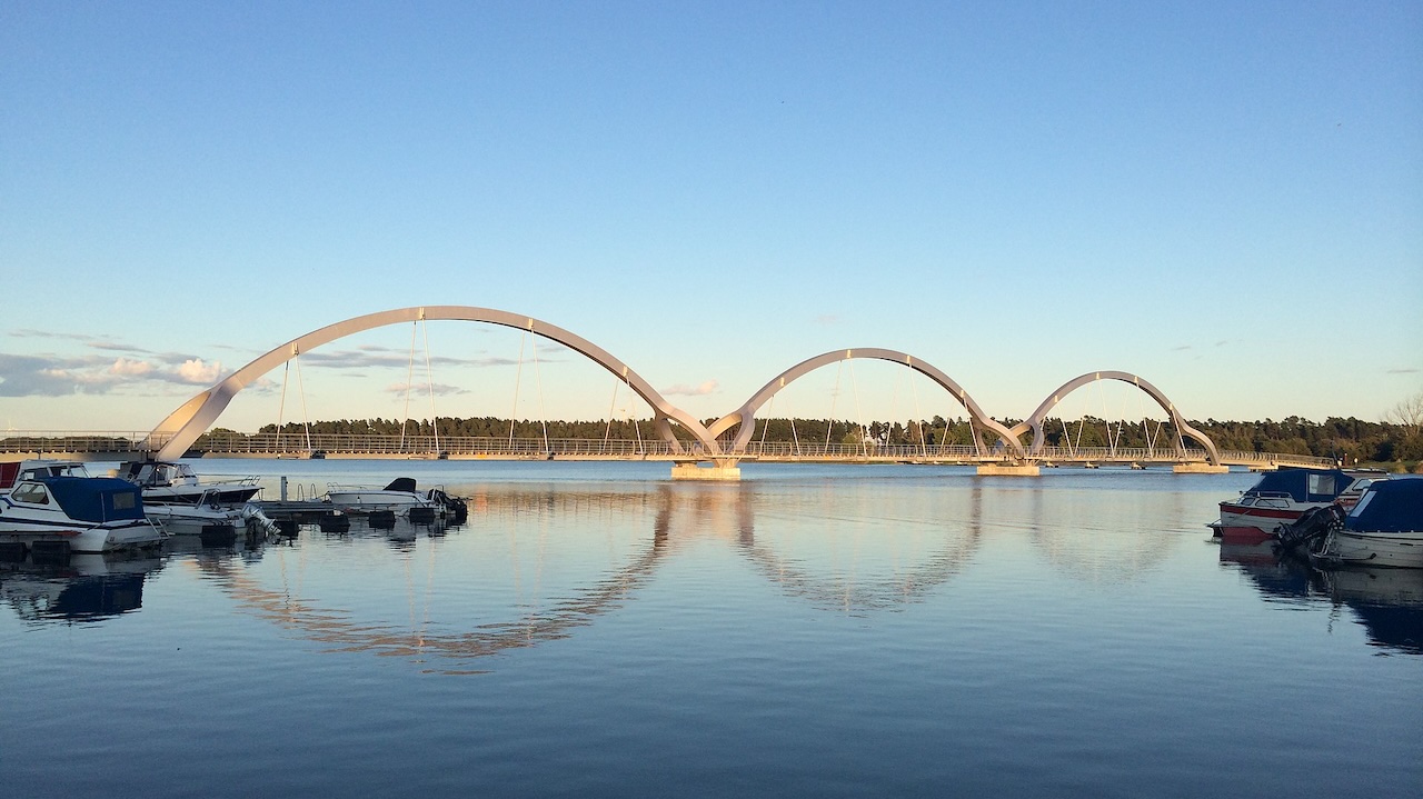 MomentumMag's tweet card. Whether you're commuting, training, or just out for the joy of the ride, there's nothing quite like bicycle bridges just for you.