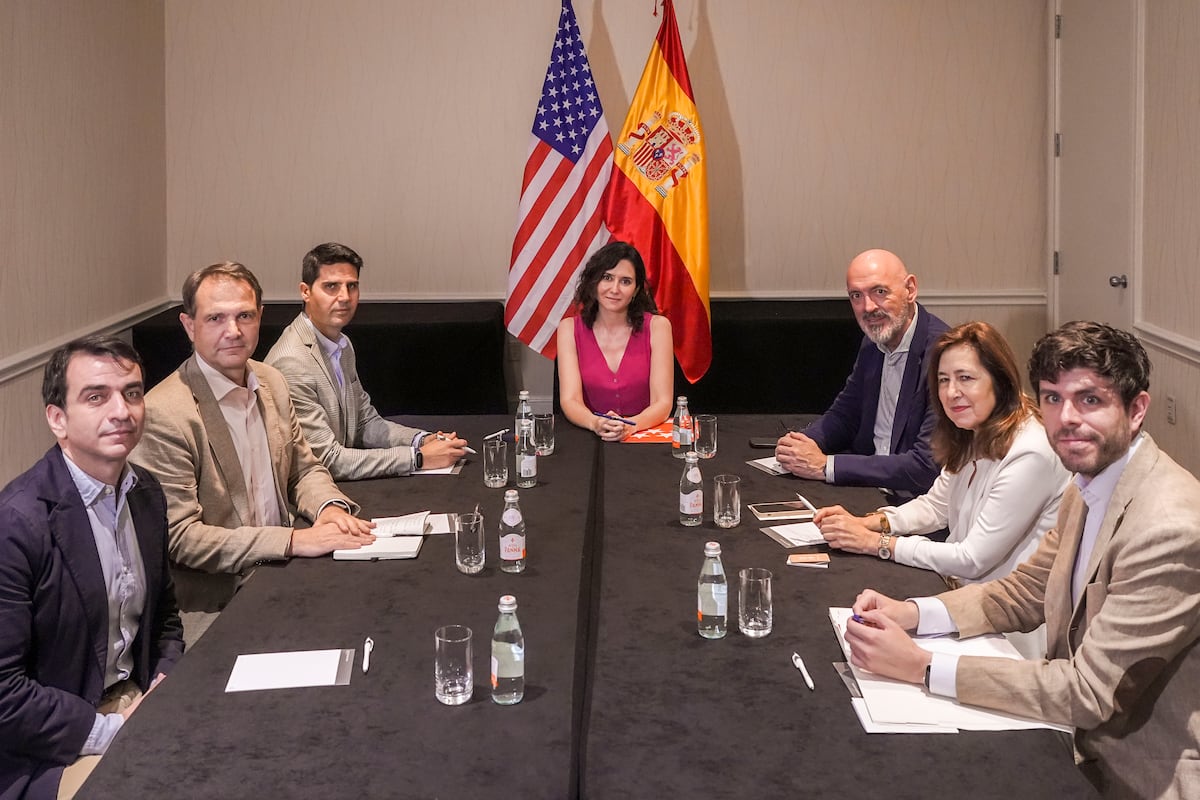 ElisaSilio's tweet card. El consejero se reunirá cada semana para discutir la norma con los rectores, ninguneados durante 11 meses