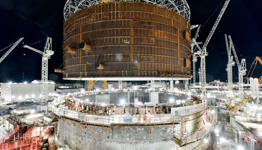 TransitionsEner's tweet card. Après les deux EPR en cours de fabrication à Hinkley Point (sud-ouest), EDF construira deux autres réacteurs nucléaires au Royaume-Uni, des EPR2 améliorés, dans la centrale de Sizewell (est). C’est...
