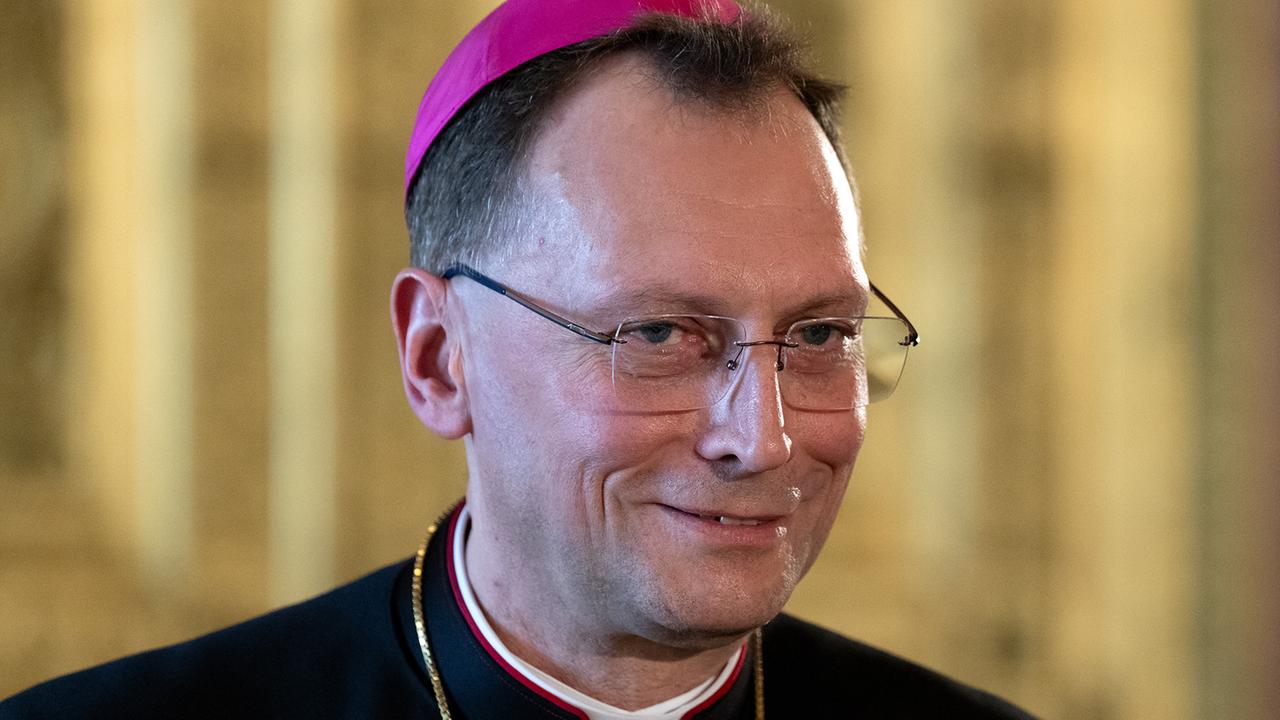berndulrich's tweet card. Einer der prominentesten Kritiker der Juristin Brosius-Gersdorf, der Bamberger Erzbischof Gössl, bedauert seine Aussagen. Nach einem Gespräch mit der Kandidatin für das Verfassungsgericht sagte er,...