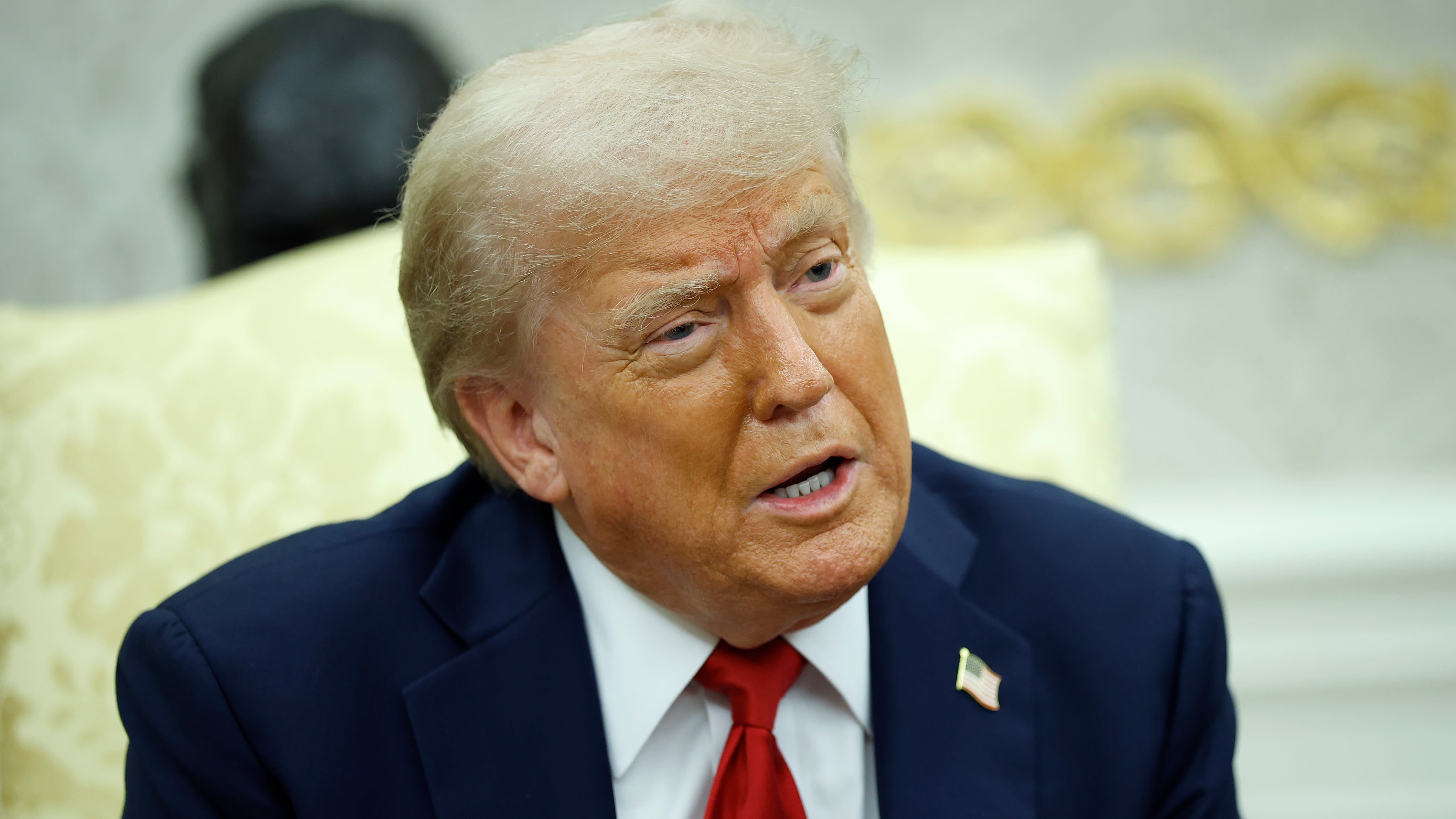 StephenJ_Caruso's tweet card. President preparing executive order to allow 401k plans to tap broad pool of alternative assets
