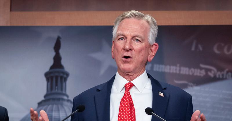 1819News's tweet card. U.S. Sen. Tommy Tuberville (R-Auburn) backed the Washington Commanders changing their team’s mascot back to the Redskins on Monday. | Alabama News