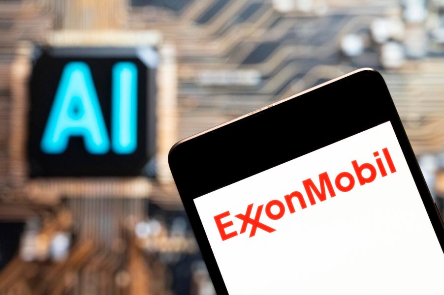 MrGlobal2025's tweet card. Here is how AI is changing the oil and gas industry, from smarter drilling and real-time monitoring to reduced costs and enhanced workplace safety.