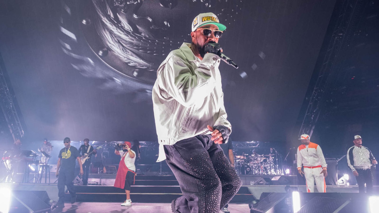 SeanWoods12's tweet card. Wu Tang Clan bring the ruckus to Madison Square Garden during their farewell tour.