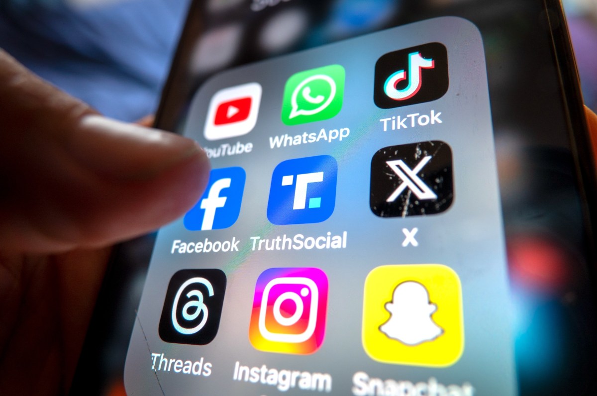 Castello_Bros's tweet card. Facebook announced on Tuesday that live videos will now only be stored on the social network for 30 days, after which they will be deleted.