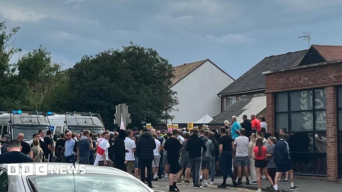 AntiRacismDay's tweet card. The hotel, which is used to house asylum seekers, is damaged and police vehicles are targeted.