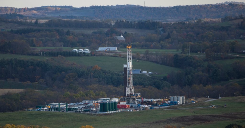 DFR_Economics's tweet card. A new Heritage Foundation report documents the economic benefits of hydraulic fracturing (fracking) for natural gas.