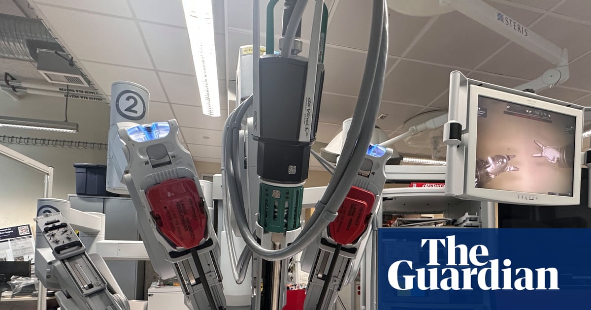 andrewgregory's tweet card. AI-trained robot carries out procedures on dead pig organs to remove gall bladders without any human help