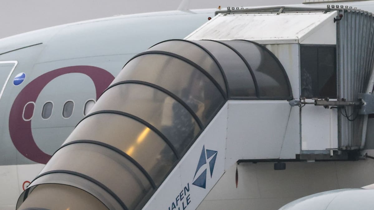 realZalmayMK's tweet card. Erster Abschiebeflug der Merz-Regierung nach Kabul: Jetzt werden Details zu den Abgeschobenen und ihren Verbrechen bekannt. Im Hintergrund verhandelten deutsche Diplomaten wochenlang in Katar in...