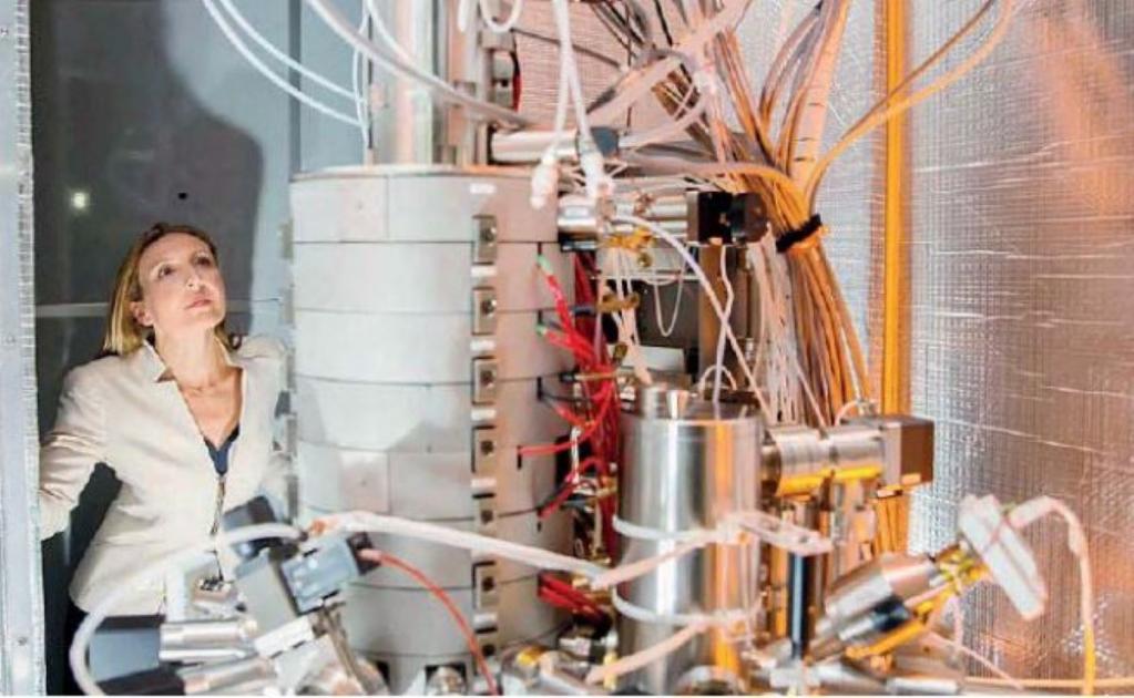 NicolosiGroup's tweet card. Valeria Nicolosi riceve il premio “Peter Day” della Royal Society of Chemistry