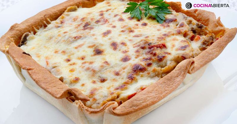NovaTDT's tweet card. Prepara una deliciosa tartaleta de berenjena, pimiento y bechamel con la receta de Karlos Arguiñano. ¡Sorprende a todos con este plato de verduras irresistible!